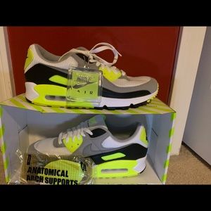 Air max 90 grey volt black size 9.5